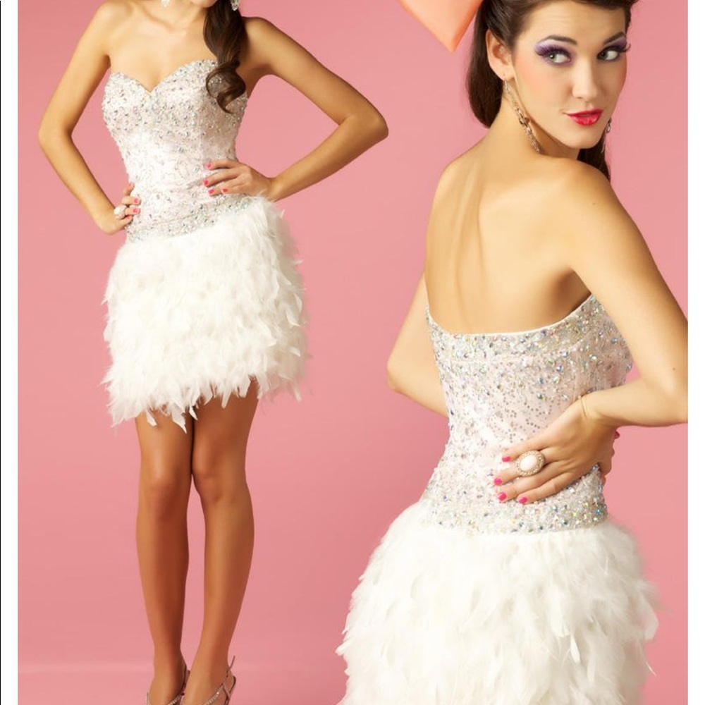 Mac Duggal short homecoming/prom dress